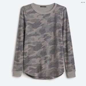 Pink Clover small camo top (Stitch Fix)